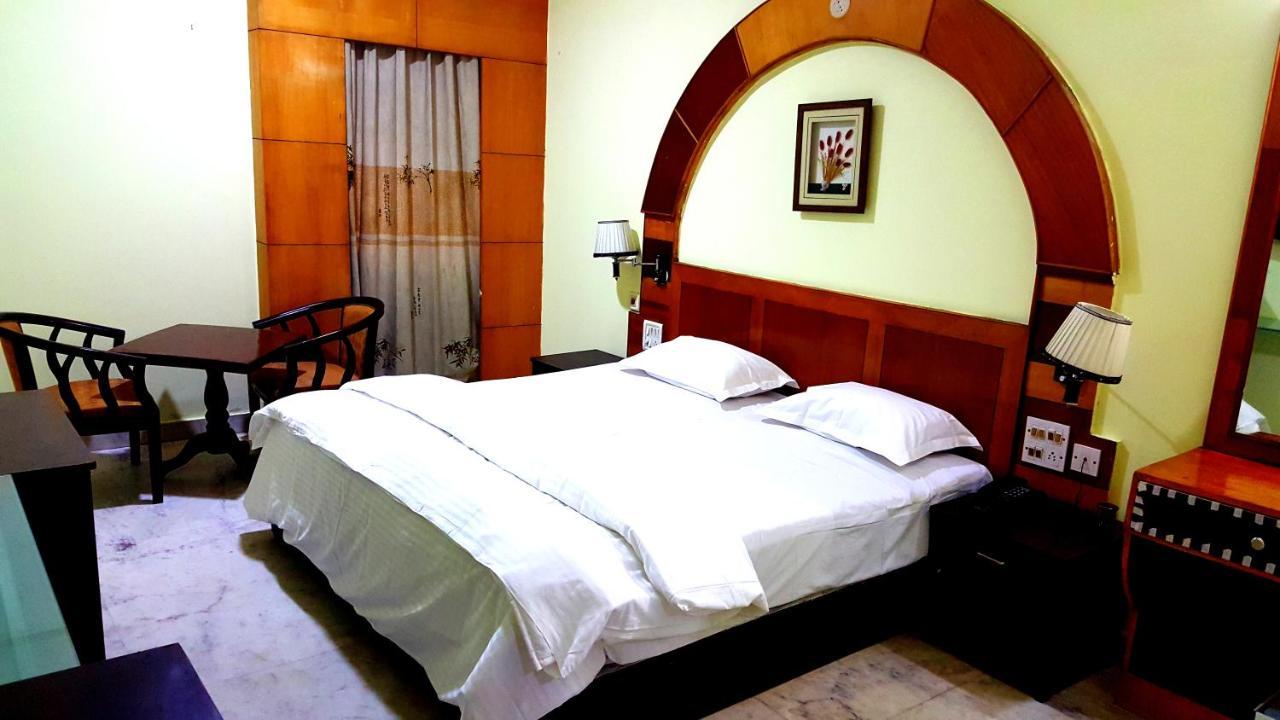 Hotel City Centaur And Convention Center- Vaccinated Staff Bangalore Exteriör bild